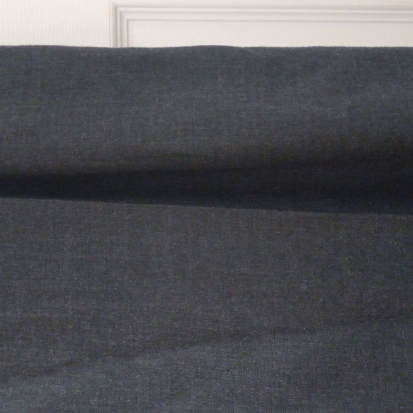 Women charcoal grey wool skirt, with the fringes at the bottom. - Picture 3 of 4